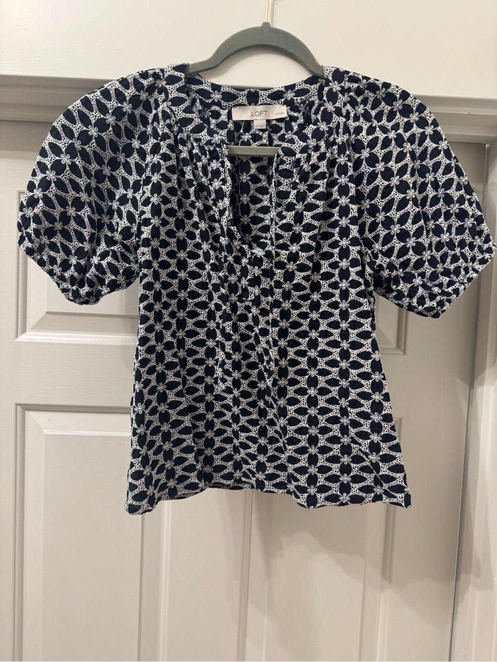 LOFT Black White Floral-Print Puff Sleeve Blouse